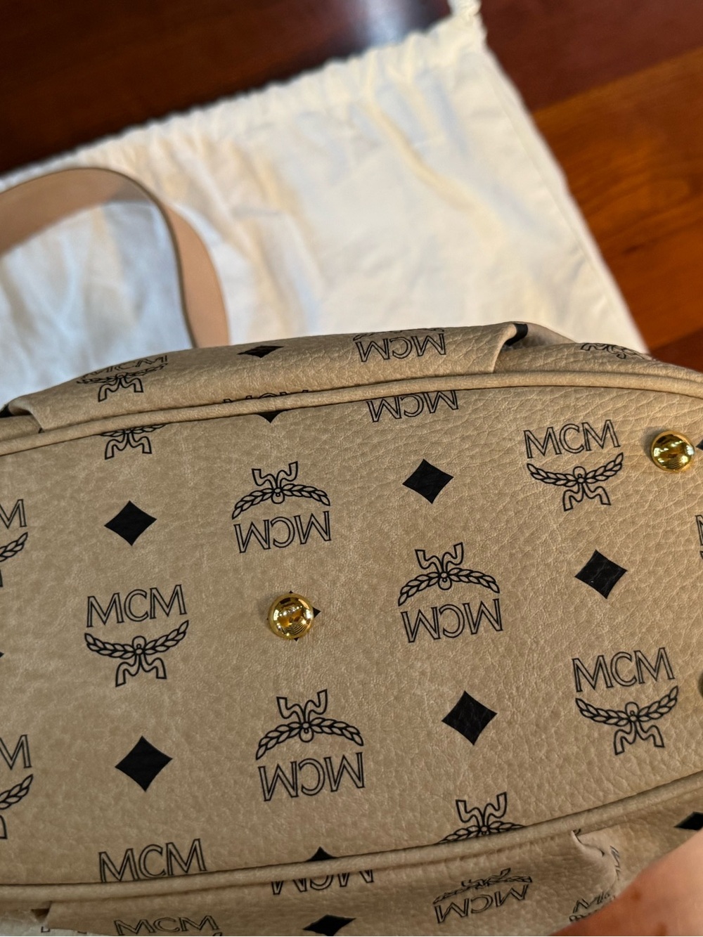 MCM Vintage Visetos 97027 ZipTop Shoulder Bag Tan Leather Gold Hardware NearMint - Picture 16 of 16